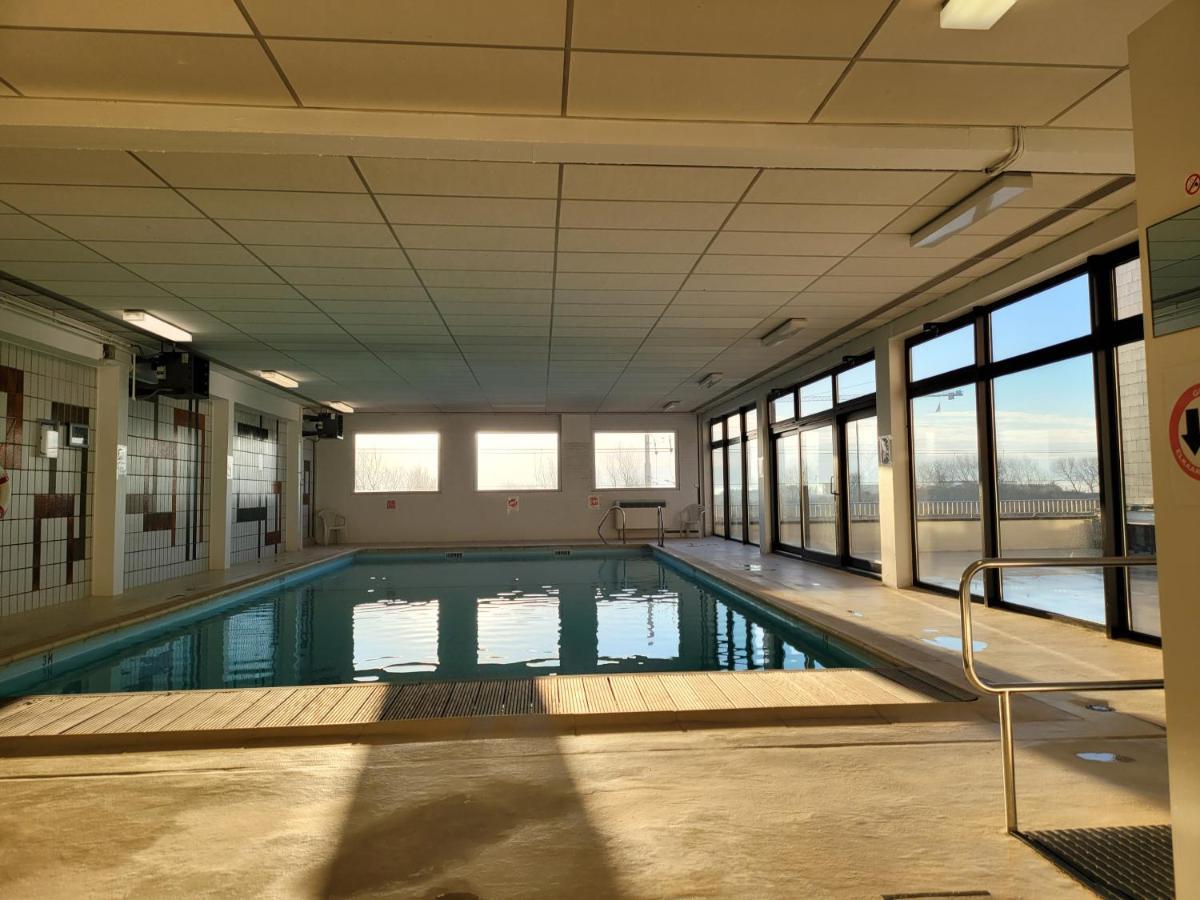 Studio 405 Op Zeedijk Met Frontaal Zeezicht 4De Verdiep Middelkerke Extérieur photo